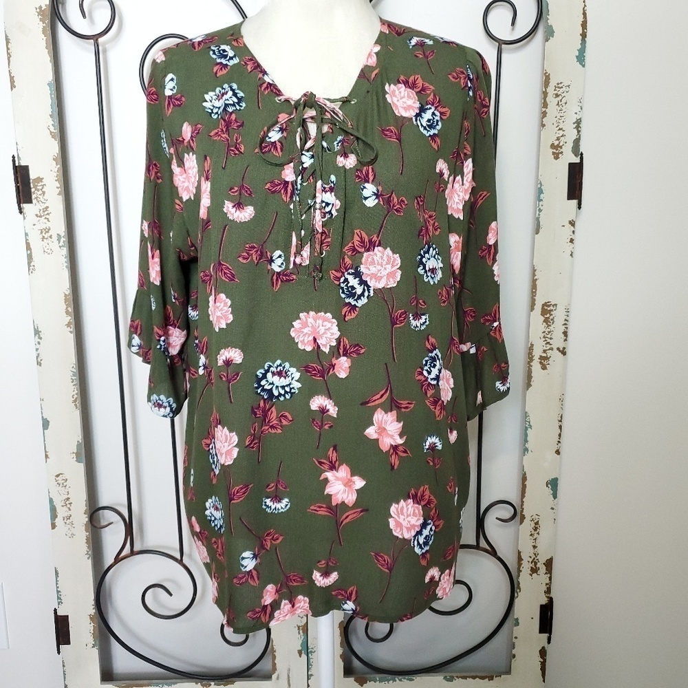 3/$15 sale Cupid's Diary floral top large
